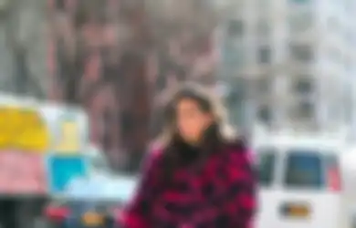 Tips Tampil Memakai Baju Oversized, yang Enggak Bikin Kita Berkesan ‘Tenggelam’