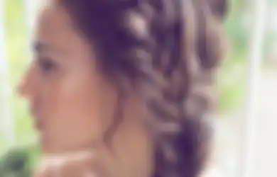 10 Inspirasi Rambut Kepang yang Wajib Kita Coba Buat ke Prom