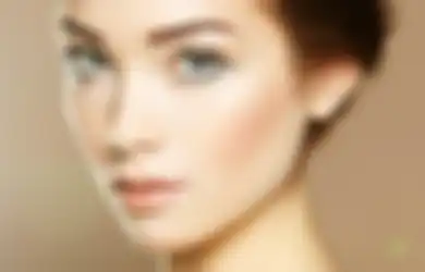 7 Kesalahan Makeup yang Membuat Wajah Jadi Terlihat Tua