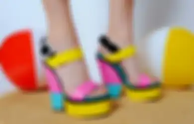 6 Inspirasi Block Heels Buat Tampil Girly Saat ke Prom