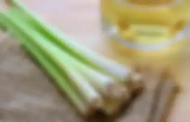 Basmi Jerawat Hingga Turunkan Berat Badan, Ini 5 Manfaat Luar Biasa Daun Serai Buat Kecantikan!