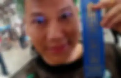  Berani Coba Bulu Mata LED? Menyala Warna-Warni Ala Lampu Diskotik