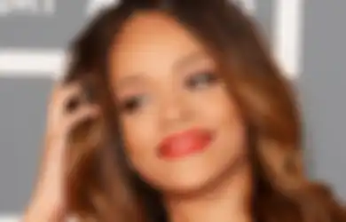Rihanna Bakal Tampil di Film Bond 24?