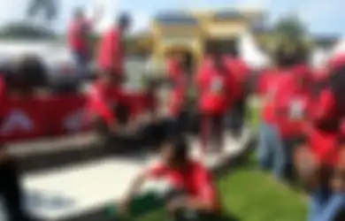 Ratusan Bikers Percantik Istana Maimun, Medan