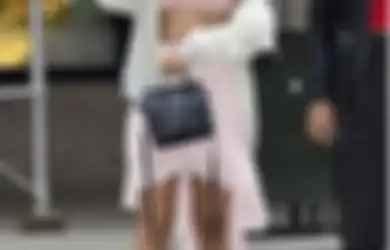 Rihanna Berbaju Transparan