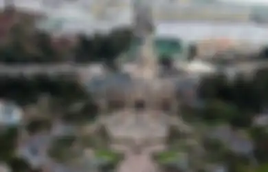 Bukan Di Boyolali, Ini Dia 3 Disneyland Yang Beneran Ada di Asia