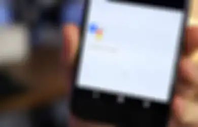 Nggak Mau Kalah, Google Resmi Keluarkan Google Assistant Untuk Ngalahin Siri Milik iPhone. Kira-kira Kerenan Yang Mana Ya?