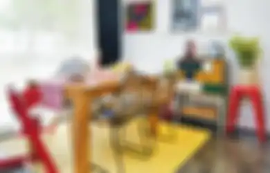 Lucu Banget Gaya Retro Di Dapur Mungil Ini!