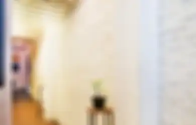Desainer Ini Menyulap Ratusan Botol Bekas Jadi Plafon yang Unik