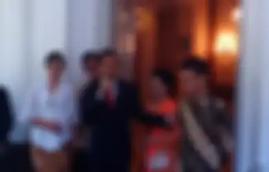 (Video) Lucu! Cara Iriana Beri ‘Kode’ saat Jokowi sedang Berpidato Ini Ramai Diperbincangkan