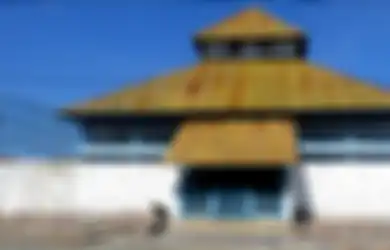 Di Masjid Ini, Ada Sebuah Lubang yang Dipercaya Keluarkan Suara Adzan dari Mekkah