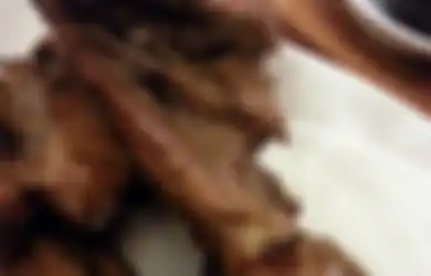 Semburat Cokelat Manis di Ayam Goreng Sulawesi