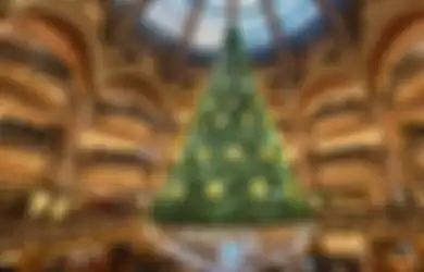 10 Pohon Natal Terbesar di Dunia 2015 (1)