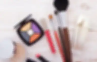 Duh, Kuas Make-Up Bisa Sebabkan Radang Tenggorokan dan Infeksi Kulit
