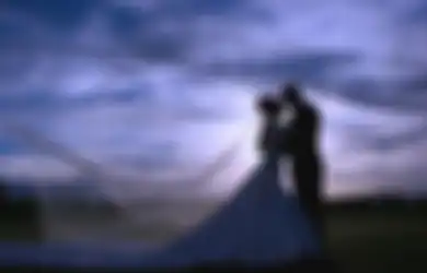 Apa Bedanya Jatuh Cinta dan Bangun Cinta?