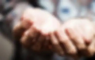 Beranikah Kita Mengorbankan Gaya Hidup Demi Memberi dan Berbagi Pada Sesama?