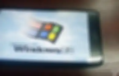 Programer Asal Tiongkok Berhasil Install Microsoft Windows 98 di iPhone 6 Plus