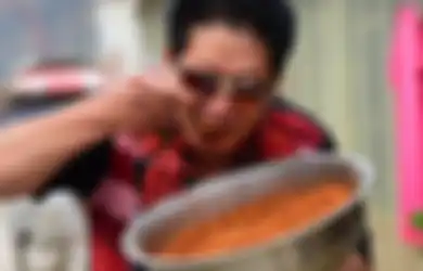 5 Hal yang Terjadi Pada Tubuh Saat Kita Makan Terlalu Banyak Cabai