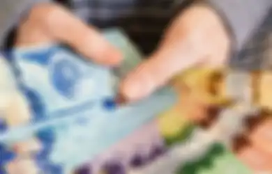 Seorang Gelandangan Menemukan Uang Tunai Rp20 Juta dan Menyerahkannya ke Polisi
