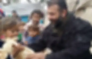Rami Adham, Mempertaruhkan Nyawanya Demi Menyelundupkan Mainan untuk Anak-anak Suriah
