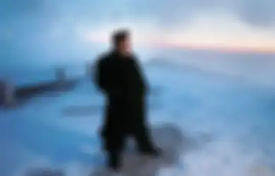 (FOTO) Kim Jong-Un 'On Top': 'Gaya' Sang Diktator Korut Kala Mendaki Gunung
