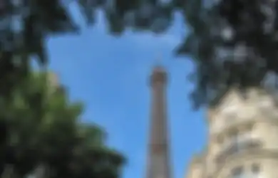 Menara Eiffel, Selamat Berkat Radio dan Televisi