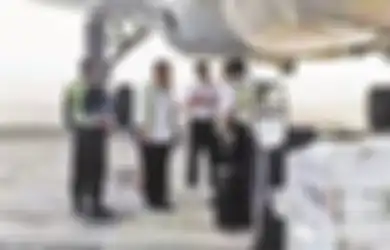 Dilarang Naik karena Terlambat, Perempuan Ini Cegat Pesawat yang Hendak Ditumpanginya