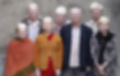 Dari Barbie sampai Albino, Ini Dia Empat Keluarga Unik Di Dunia
