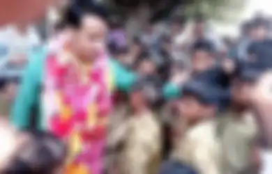 Apa yang Dilakukan Guru di India Ini? Ketika Ia Pindah Seluruh Murid dan Warga Menangisinya