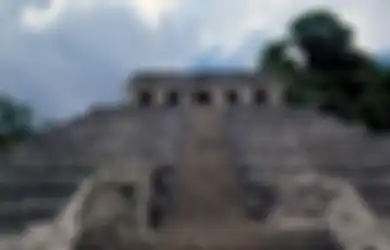 Arkeolog Menemukan 'Gerbang ke Alam Baka' di Bawah Kuburan Misterius Suku Maya