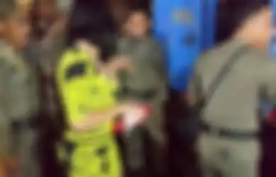 Investigasi: Gerilya Waria, dari Kontes Sampai Transaksi Seks di Dunia Maya