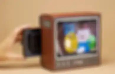 Dengan Alat Ini, Layar Ponsel Bisa Diubah Jadi Televisi Jadul yang Retro