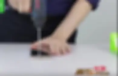 Siapa yang Tak Mau Punya Smartphone Tahan Bor dan Palu Seperti Ini? Harganya Murah Lagi
