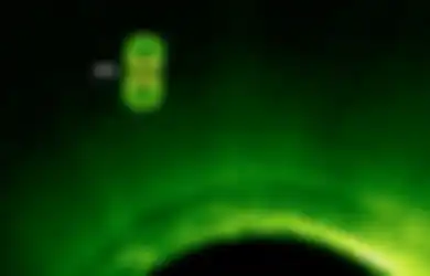 Sebuah UFO Misterius Sebesar Jupiter Tertangkap Kamera Telah Menabrak Matahari