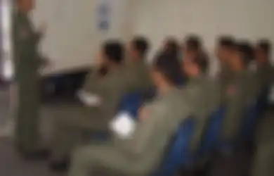 Coffee Morning, Saat Para Pilot Pesawat Tempur TNI AU Menikmati Gorengan Sebelum Latihan