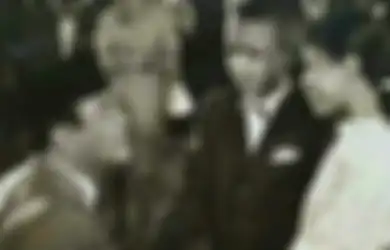 ‘Viral’ Foto Bung Karno Bersama ‘Obama Kecil. Ini Fakta Sebenarnya