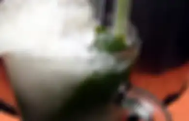 Ingin Minuman Segar Saat Panas Menyengat? Coba Es Cincau Cikini dengan Daun Cincau Asli Bogor