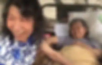 (Video) Selama 20 Tahun, Pria Ini Berpakaian Seperti Adik Perempuannya. Alasannya Sungguh Mengharukan