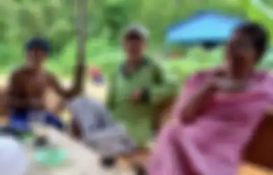 Ketika Menteri Susi Asyik Ngopi dengan Tukang Batu di Natuna: ‘Na Kono Oleh Piro Sak Dino?’