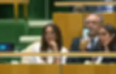 Saat Ayahnya Sedang Berpidato tentang Genosida, eh Putri Presiden Ini Malah Asyik Ber-selfie