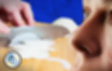 Inilah Alasan Ilmiah Kenapa Memotong Bawang Membuat Kita Menangis