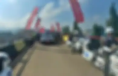 Terjebak Macet saat Akan Hadiri Peringatan HUT TNI, Presiden Jokowi Jalan Kaki 3 Km