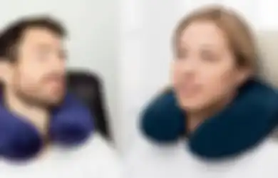 Jangan Ulangi Lagi, Ternyata Selama Ini Cara Kita Menggunakan Bantal Leher Salah, Ini yang Benar
