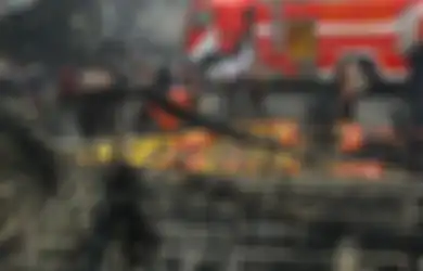 Saat 100 Personel Brimob Jebol Tembok Pabrik Mercon yang Meledak Demi Selamatkan para Korban