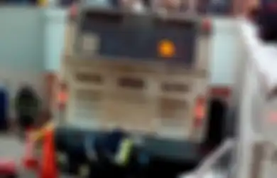 (Video) Mengerikan, Bus Ini Tiba-tiba ‘Nyelonong’ ke Tangga Stasiun Bawah Tanah