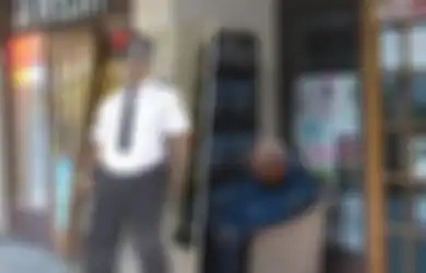 Inilah 10 Foto Kocak bin Konyol Saat Orang-orang Berusaha Mengamankan Barangnya dari Pencuri