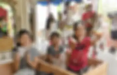 (VIDEO) Keren!  Wahana Pemandian Air Panas di Atas Roller Coaster
