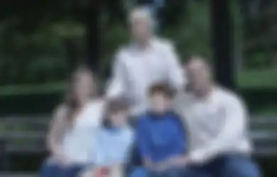 Viral! Maksud Hati Ingin Dapat Foto Keluarga yang Sederhana dan Penuh Senyum, Eh Hasilnya Malah Jadi Lelucon