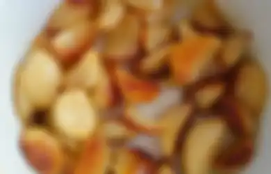 Ini yang Akan Anda Alami Saat Rutin Makan 6 Siung Bawang Putih Panggang Tiap Hari