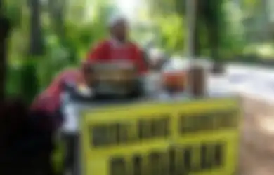 Rejeki Tidak Tertukar! Berkat Belalang Goreng, Pasangan Suami Istri ini Bisa Umrah